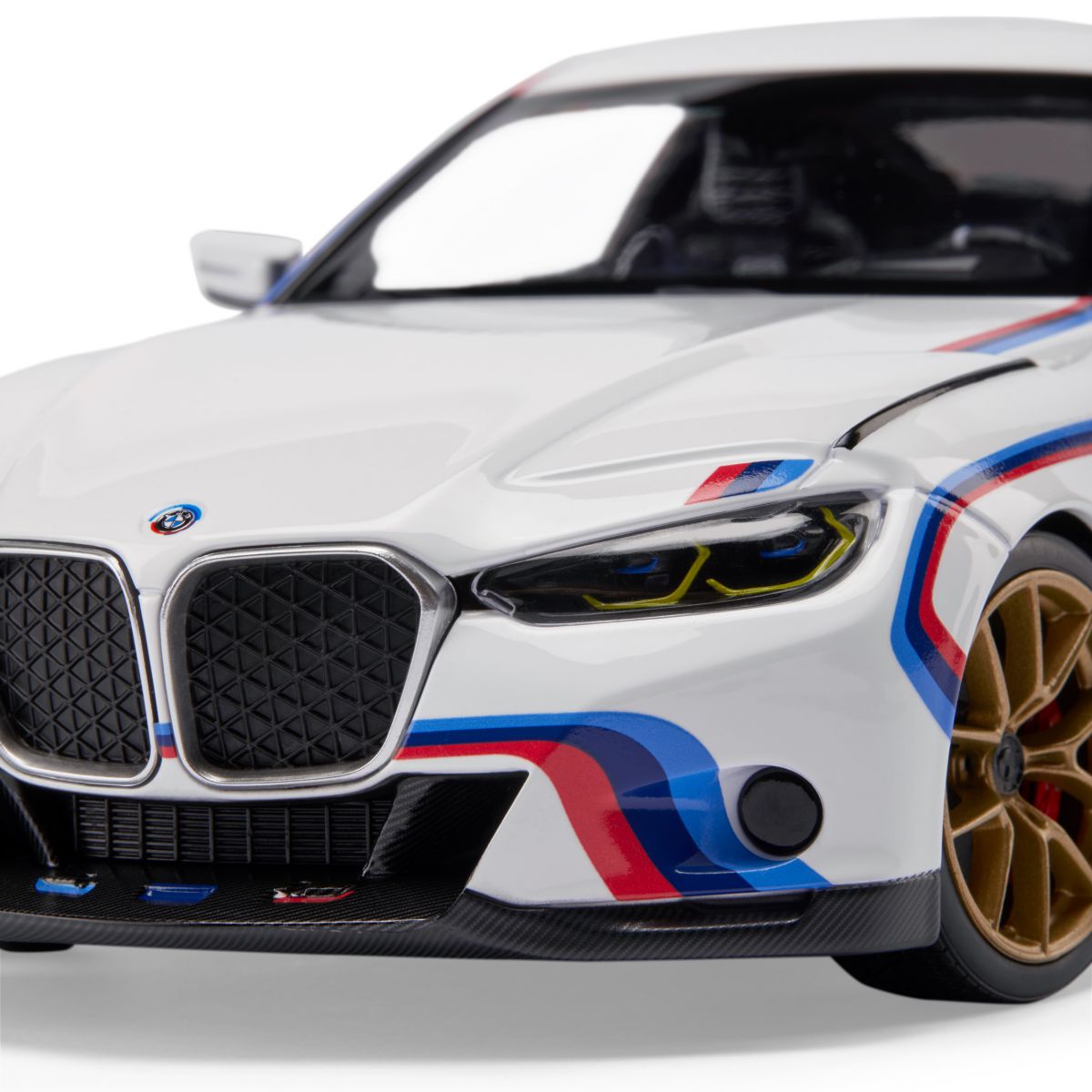 BMW 3.0 CSL模型車1:18，實車因限量50輛高度手工打造，為車壇再掀起一陣M式狂潮